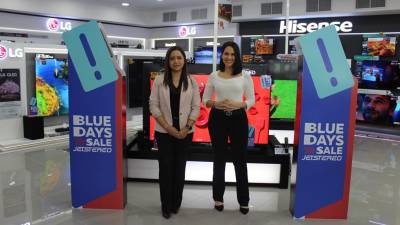 Gabriela Varela y Andrea Tellez, ejecutivas de Jetstereo, le dan la bienvenida a la promoción Blue Days Sale, la temporada de descuentos y promociones más esperada en Honduras.