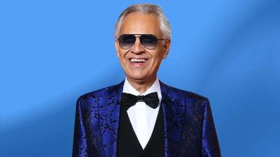 La trayectoria de Andrea Bocelli es reconocida internacionalmente por sus aportaciones a la música clásica y popular. Sin embargo, antes de convertirse en uno de los tenores más conocidos del mundo, el artista italiano enfrentó una serie de circunstancias relacionadas con su salud visual que marcaron su vida desde la infancia.