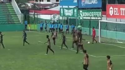 Insólito: Gol fantasma en semi de reservas entre Marathón y Real España