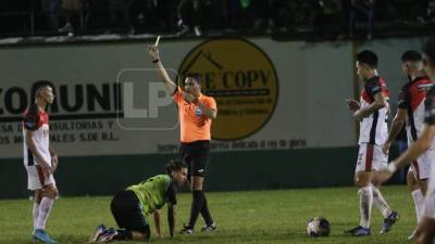 Increíble blooper: Said Martínez pitó el final del Olancho FC - Lone cuando faltaban varios minutos por disputarse