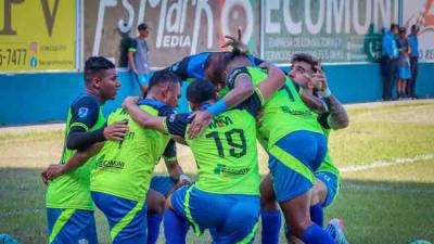 Los Potros del Olancho FC golearon 4-1 al Victoria.