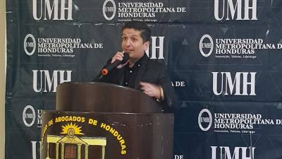 Enrique Flores presentó su libro también en el Colegio de Abogados de Honduras (CAH)