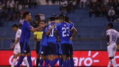La Selección de El Salvador celebró en el estadio Olímpico de San Pedro Sula.