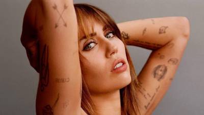 “Me encanta ser adulto. Tengo una regla de no mirar hacia arriba ni hacia abajo a nadie. Simplemente miro, lo que me permite tener claridad para ver el mundo tal como es realmente”.