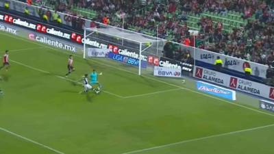 Video: La falla del Choco Lozano en el Santos Laguna vs Chivas