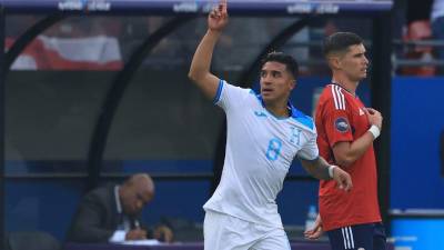 Chirinos celebrando su golazo marcado a Keylor Navas en el Honduras vs Costa Rica.