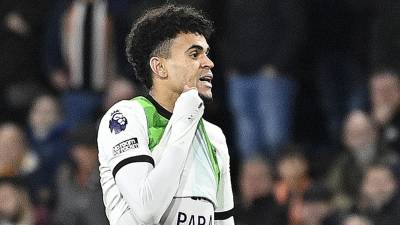 Luis Díaz en el momento que le dedicaba el gol a su padre que está secuestrado en Colombia.