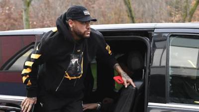 El club de Arabia Saudita Al-Hilal anunció este martes la firma del delantero brasileño Neymar. Prensa internacional ha revelado los increíbles lujos que tendrá el astro sudamericano tras firmar su contrato con el equipo saudí.