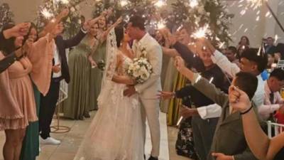 Delantero hondureño se casó este fin de semana con una bella odontóloga y ambos compartieron en sus redes sociales la algarabía que se vivió en la boda.