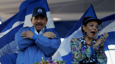 Daniel Ortega, presidente reelecto de Nicaragua y su esposa Rosario Murillo.