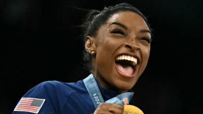 Simone Biles celebró con euforia la conquista de su primera medalla en los Juegos Olímpicos París 2024.