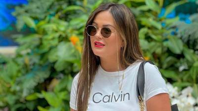 Esposa de futbolista ha generado revuelo al señalar que su esposo le informó que los árbitros le “ayudan al equipo” donde formó parte.