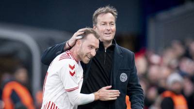 Christian Eriksen fue ovacionado y anotó un golazo en el Dinamarca vs Serbia. Foto EFE.