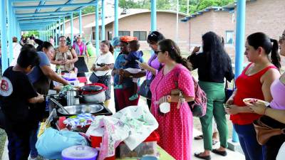 Sampedranas celebran el quinto aniversario de Ciudad Mujer; la embajadora de Estados Unidos en Honduras, Laura Dogu, visitó el centro este martes.