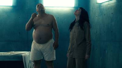 Bajo la dirección de Galder Gaztelu-Urrutia, ‘El Hoyo 2’ cuenta con Milena Smit y Hovik Keuchkerian como actores principales.