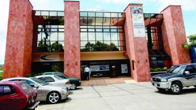 <b>Edificio de la Asociación Hondureña de Instituciones Bancarias en Tegucigalpa, Honduras.</b>