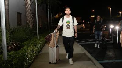 Lionel Messi en el momento que aterrizó a Miami, Estados Unidos.