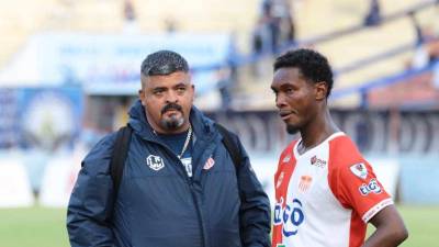 Luis Cruz acudió al estadio para ver el Vida vs Motagua que finalizó con derrota de 1-2 de los rojos ante los azules.