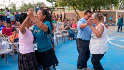 <b><span class=mln_uppercase_mln>Diversión.</span></b> Los adultos también disfrutaron del evento.<span class=mln_uppercase_mln> </span>