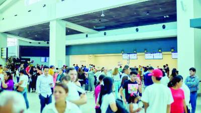 <b>El aeropuerto internacional Palmerola registró en 2023 un tráfico de unos 800,000 viajeros. Fotos: Archivo La Prensa.</b>