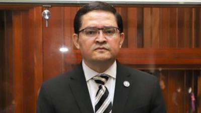 Daniel Sibrián dice que sigue en el cargo como lo manda la ley.