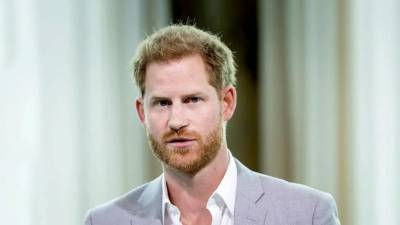 El príncipe Harry afirmó que siempre se sintió “distinto” en la familia real.