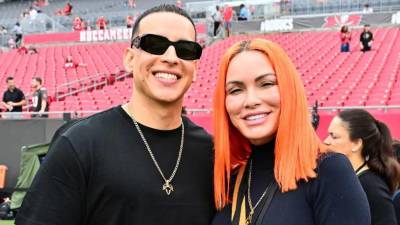 Daddy Yankee en una foto de Instagram junto a Mireddys González.