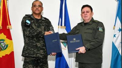 Ambos jefes militares acordaron sostener fortalecidos mecanismos de cooperación y colaboración.