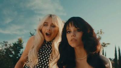 Sabrina Carpenter y Jenna Ortega.