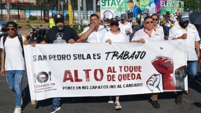 La nutrida protesta contra el toque de queda sugiere a las autoridades una mejor estrategia para no afectar la economía de San Pedro Sula.