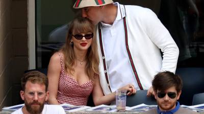 Taylor Swift y Travis Kelce están muy enamorados.