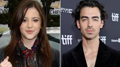 Alexa Nikolas afirmó que Joe Jonas le pidió que le enviara fotos de ella desnuda.