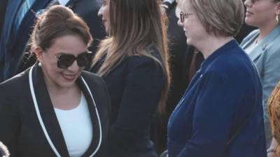 VIDEO: Qué dijo Laura Dogu después de su saludo con Xiomara Castro