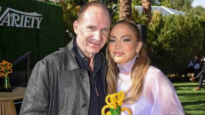 La también estrella de <b>‘Selena’ </b>compartió que el británico la hizo llorar con el discurso que dio sobre ella antes de darle el galardón.