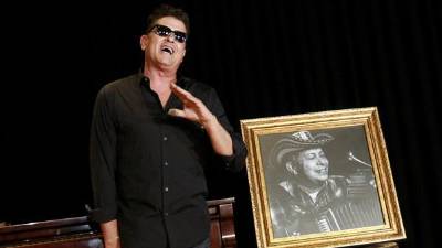 Carlos Vives también recordó a Ernesto ‘Teto’ Ocampo, guitarrista de la banda que falleció el año pasado y a quien “hoy se echa especialmente de menos”.