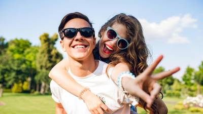 La transición de la ‘Friendzone’ a una relación sentimental puede ser un viaje emocionalmente intenso, pero con la comunicación, el respeto y la paciencia, es posible navegar este camino con éxito.