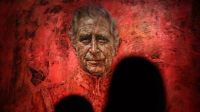 El primer retrato oficial del rey Carlos III<b> </b>se expone desde mediados de mayo una galeria de<b> </b>Londres.