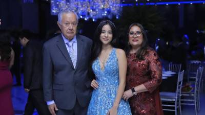 Juan Vásquez y Berta Mármol celebraron felices y orgullosos el éxito académico de su hija Jocelyn.