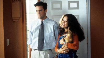 Matthew Perry y Salma Hayek en una escena de la película “Un Impulsivo y Loco Amor”.