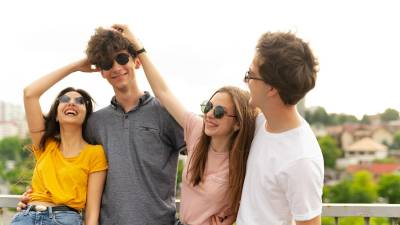 Los científicos quieren saber qué precisamente hace que la amistad sea tan saludable, y están reuniendo indicios interesantes.