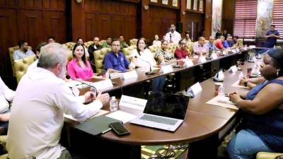 El alcalde Contreras sostuvo una reunión con la dirigencia del sector Jucutuma y Siglo 21.