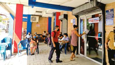 <b><span class=mln_uppercase_mln>Tratamiento.</span></b> El servicio de diálisis no está suspendido actualmente, pero no hay medicamentos.