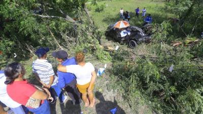 Dos personas, supuestamente, cuñados, murieron este domingo en un trágico accidente vial ocurrido en el segundo anillo de circunvalación de San Pedro Sula, al norte de Honduras.