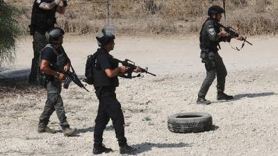 Militares israelís resguardan la frontera en plena guerra con Hamás.