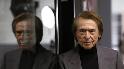 Raphael permanece ingresado desde el pasado día 18 en el Hospital Universitario 12 de Octubre.