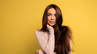 En los días de intenso sol y contaminación se debe cuidar mucho más la piel y el cabello.