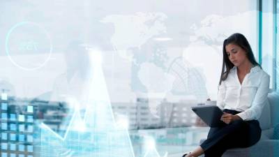 Los agentes digitales son sistemas de software diseñados para realizar tareas específicas, interactuar con personas y conectarse con múltiples plataformas y aplicaciones empresariales.