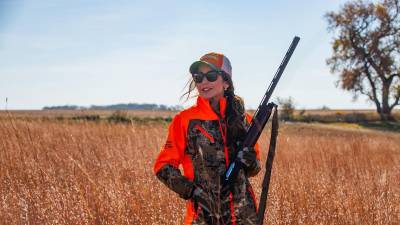 El presidente electo de EE.UU, Donald Trump, ha elegido a la gobernadora de Dakota del Sur, Kristi Noem, para ocupar la secretaría del Departamento de Seguridad Nacional, informó este martes la cadena CNN que cita a fuentes familiarizadas con el proceso.