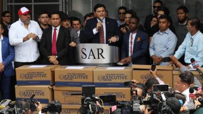 Marlon Ochoa compareció ante los medios de comunicación.