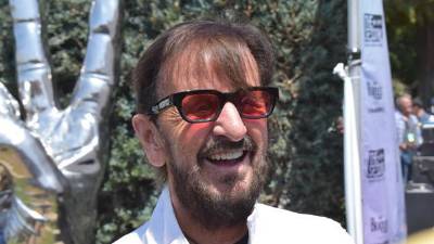 El músico británico interpreta y toca la batería en todas las canciones del álbum, que está programado que salga a la luz en su totalidad el 10 de enero de 2025.